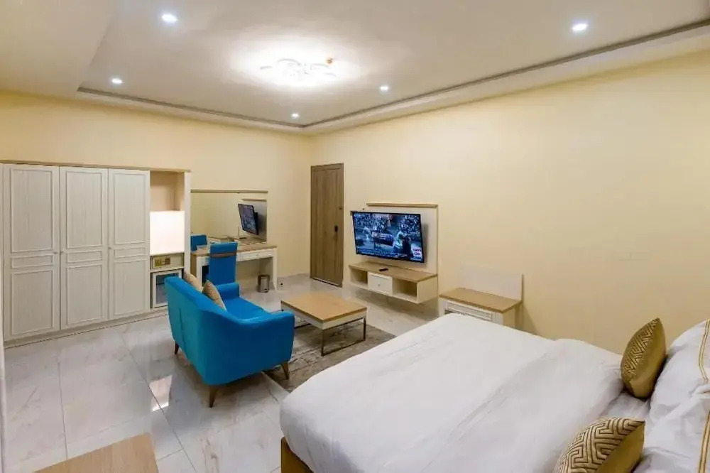 Hera Hospitality Limited