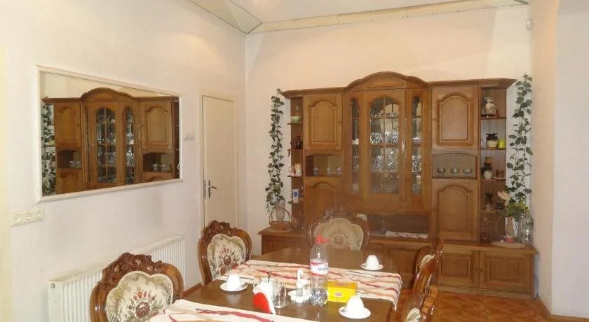 Sia Rebir D, Hotel Rebir