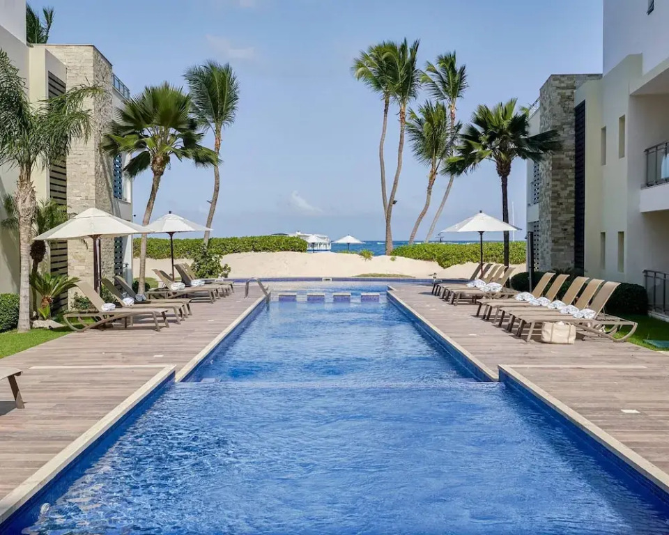 Beachfront Condo w Sea View A-202 Costa Atlantica