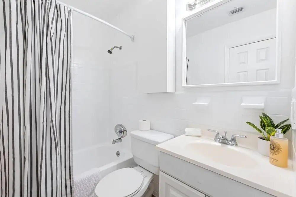 Musicians Lounge - 2 BR With Parking Asssigned