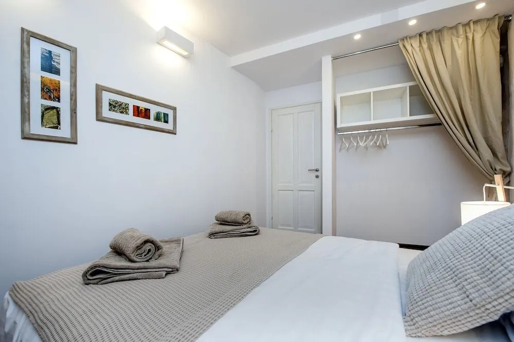 Luna Rooms and Studios