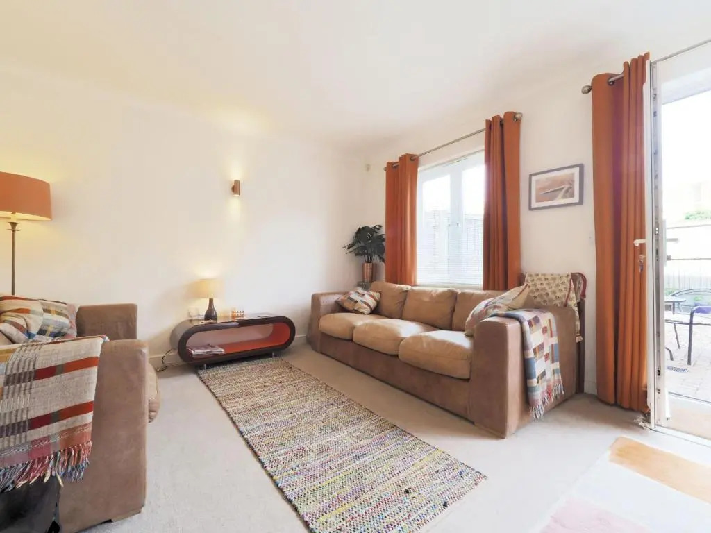 Sweyn House - Spacious 4 bedroom family home by the seaside