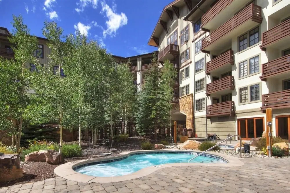Passage Point 319 2 Bedroom Condo by RedAwning
