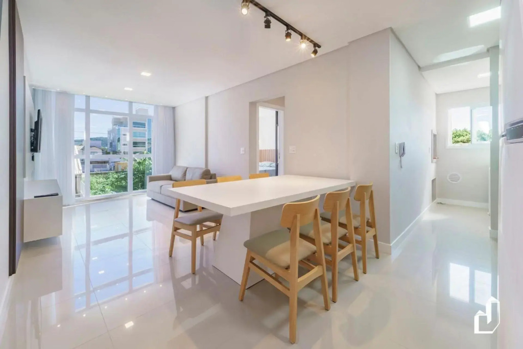 Apartamento térreo com 02 dormitórios