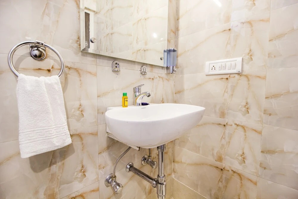 FabHotel The Nest New Delhi Station