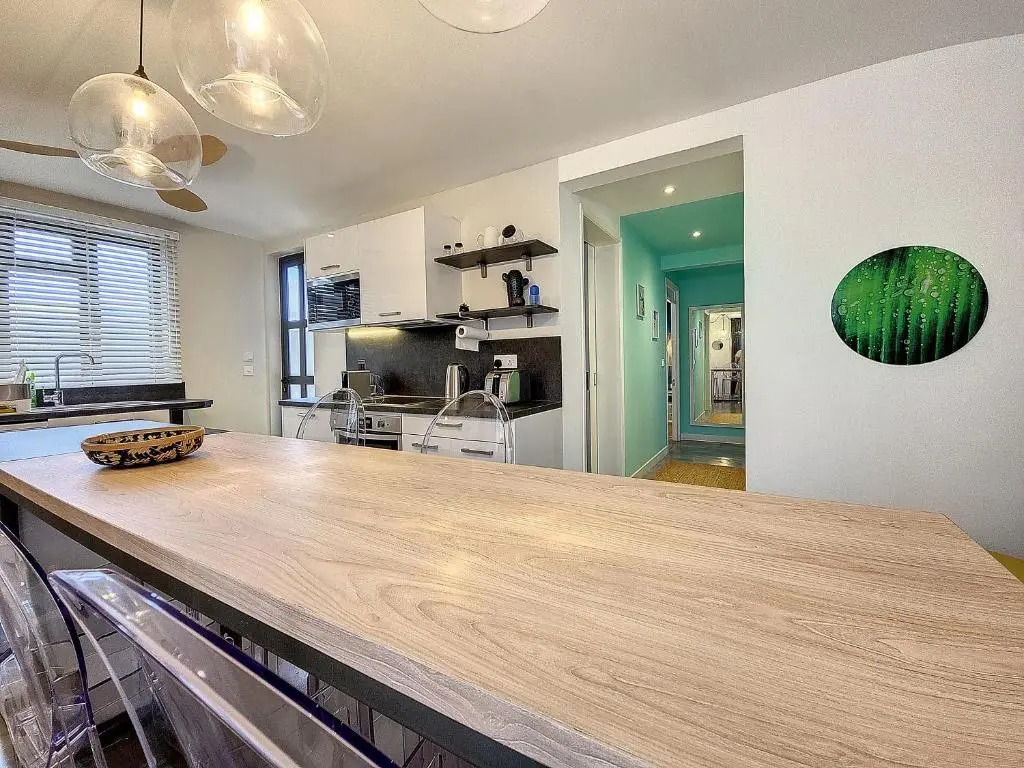 Sunkissed - Brand New Beach apartment located 50m from beach