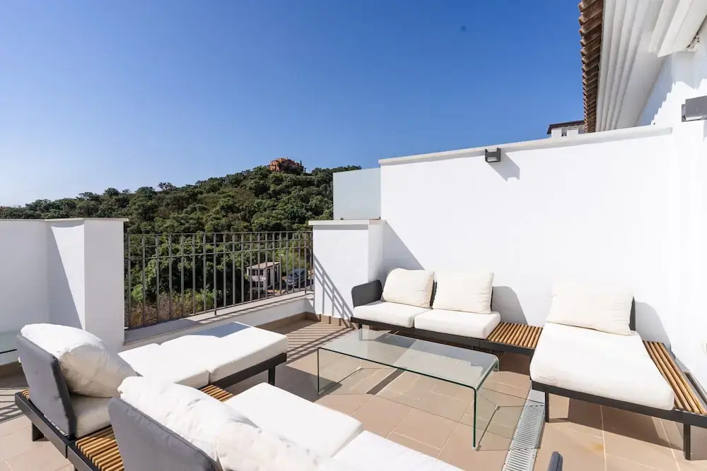 Sunny Terrace Apartment