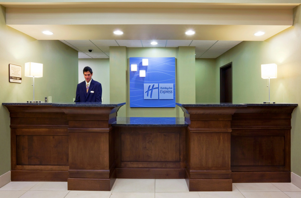Holiday Inn Express Hotel & Suites Madison-Verona by IHG