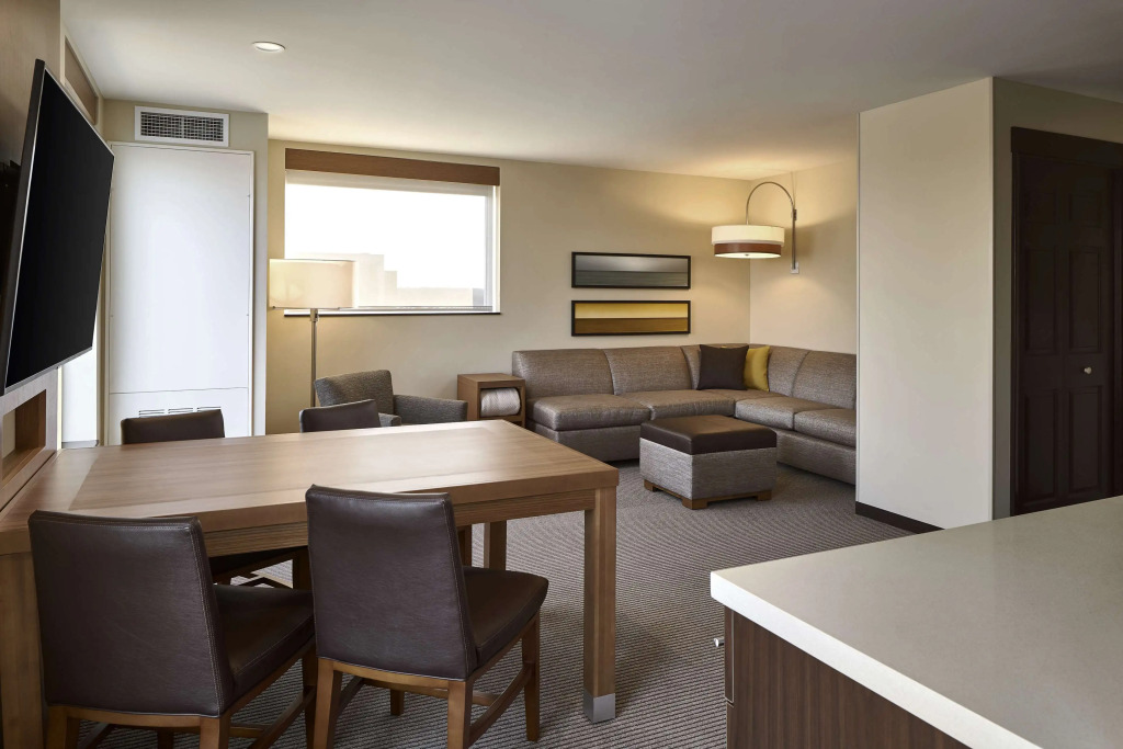 Hyatt Place Wilmington Riverfront