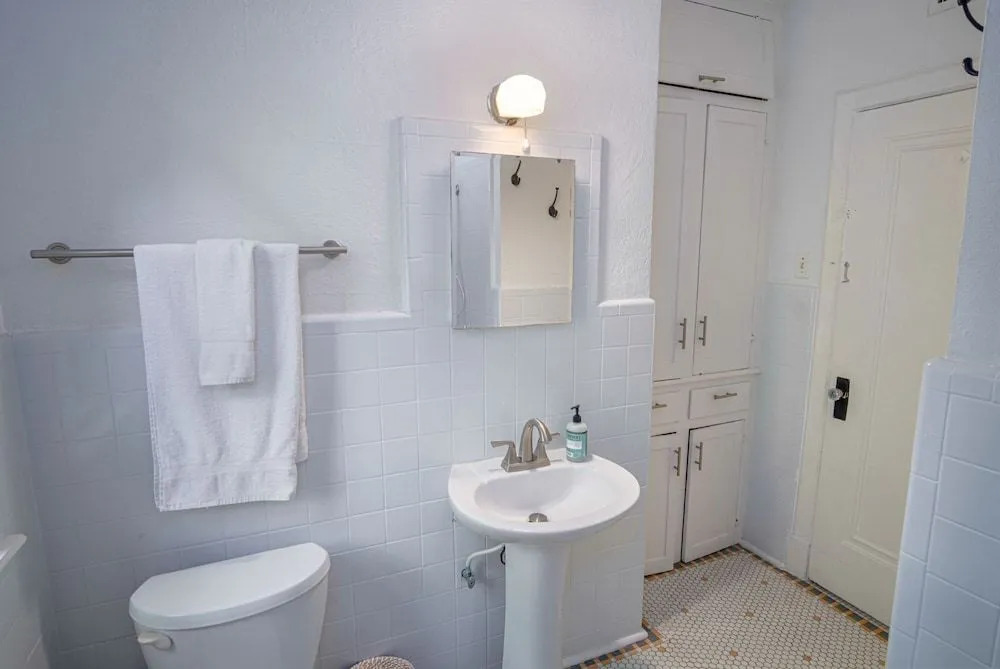 Close to Famous Attractions With Hot Tub and Fire Pit