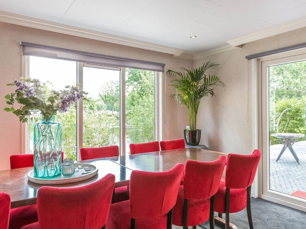 Beautiful House With Sandy Beach, Near Giethoorn
