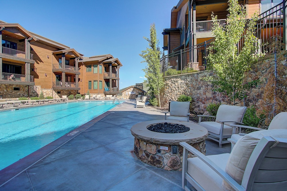 Juniper Landing 3 Bedroom by Avantstay Condo in Park City Mountain Resort w/ Pool, Hot Tub & Gym