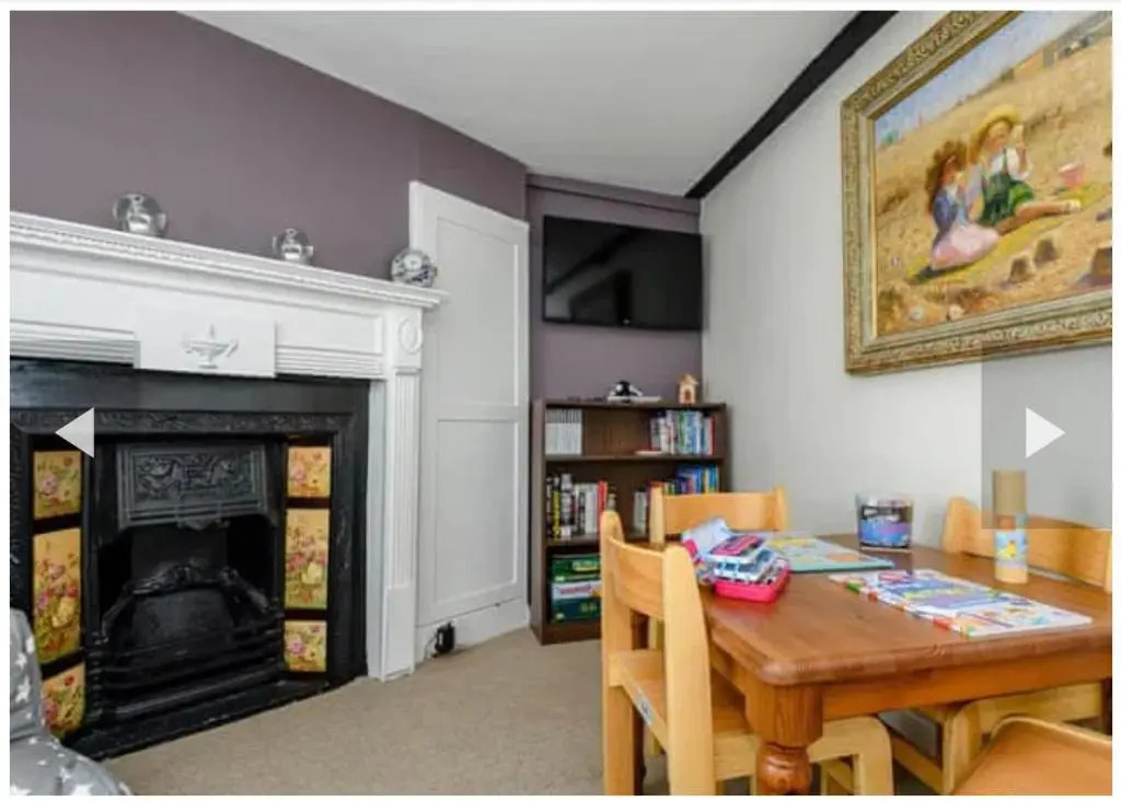West Cottage. Central, beautiful, 2 mins to beach