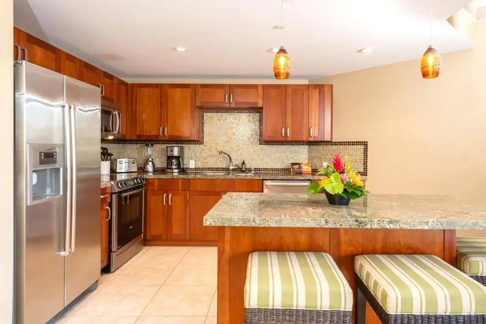 K B M Resorts- HKH-423 Beautiful Studio, ocean views, private balcony, easy pool access