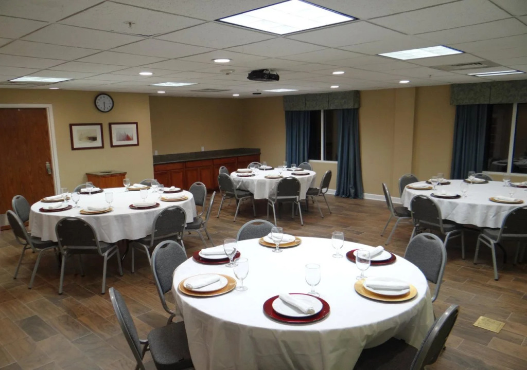 Holiday Inn Express Hotel & Suites Salisbury - Delmar by IHG