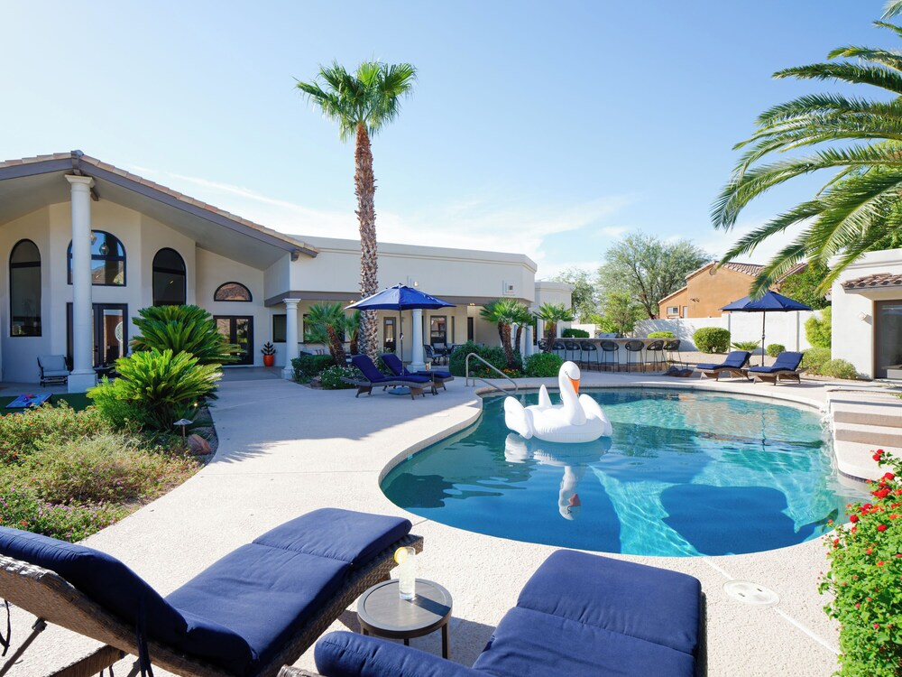 Luxury Mountain Estate-pool-spa-bbq+bar-fire pit