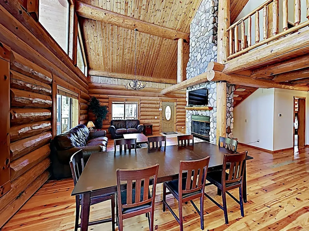 New Listing! Charming Woodland , Near Hiking 3 Bedroom Cabin