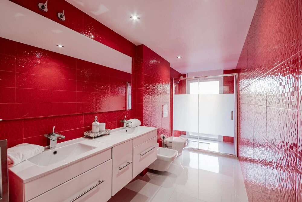 Luxurious Villa. Overflowing Pool 100 Meters From the Beach