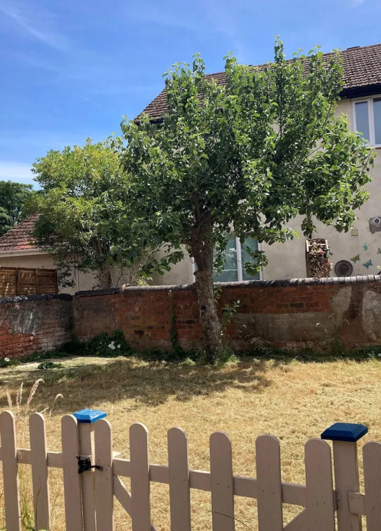 Lovely 4-bed House in Central Wolverhampton