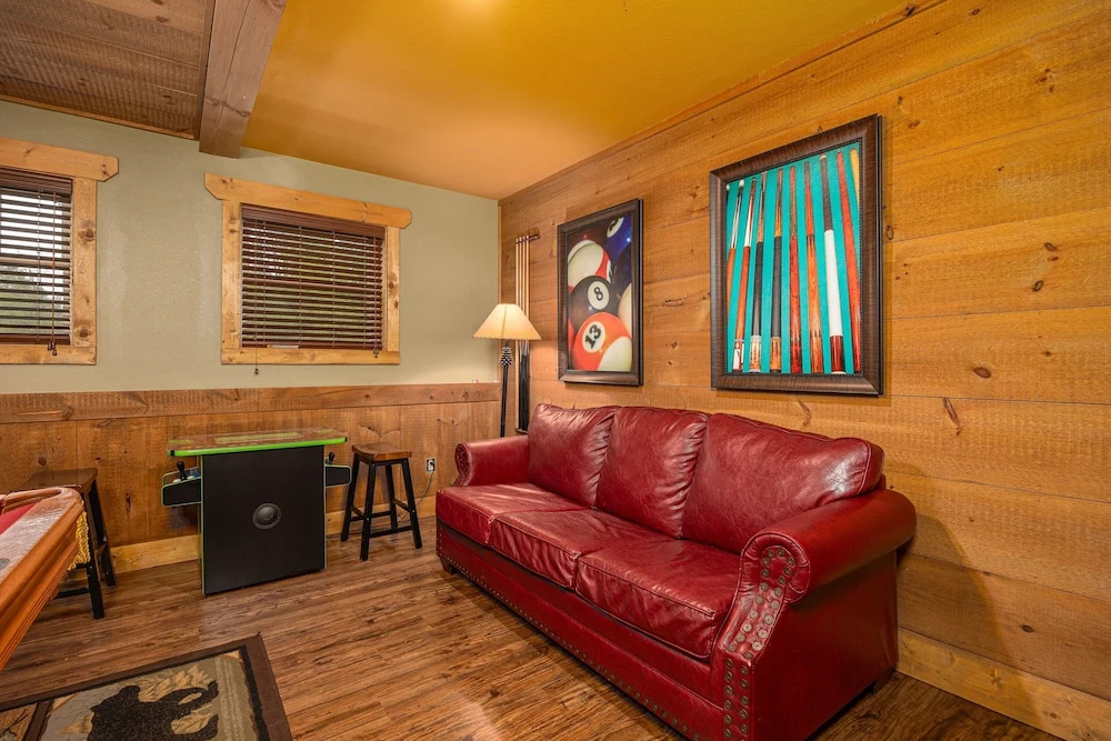 Hilltop Haven - Four Bedroom Chalet