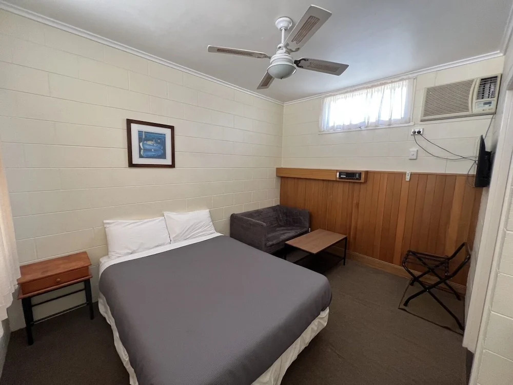 Glossop Motel