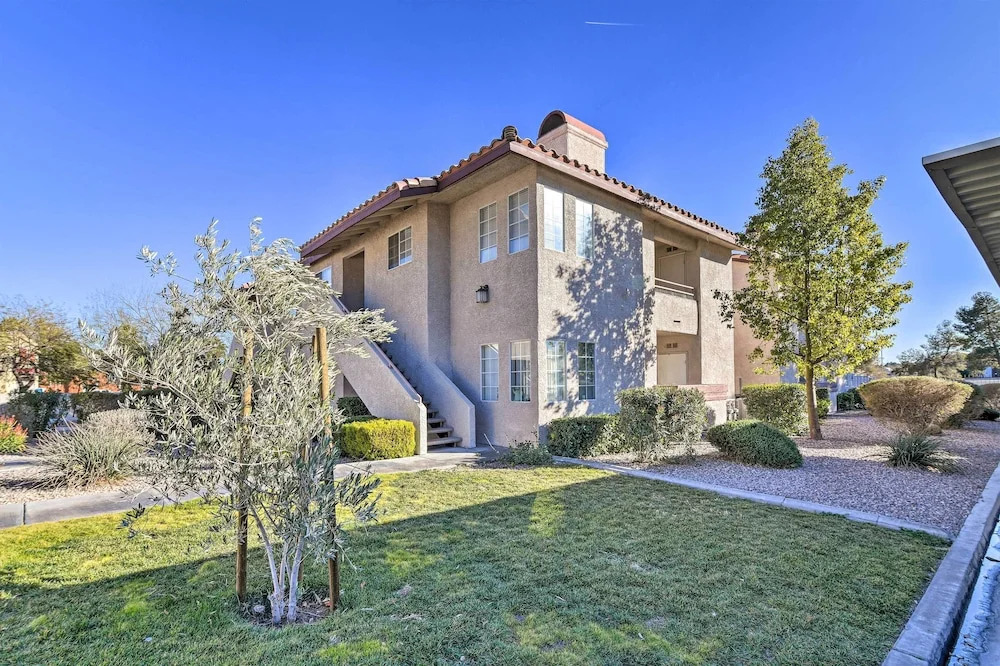 Seasonal Pool & Spa: Las Vegas Pad, 11 Mi to Strip