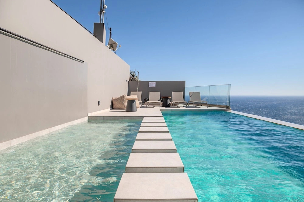 Dione Villa