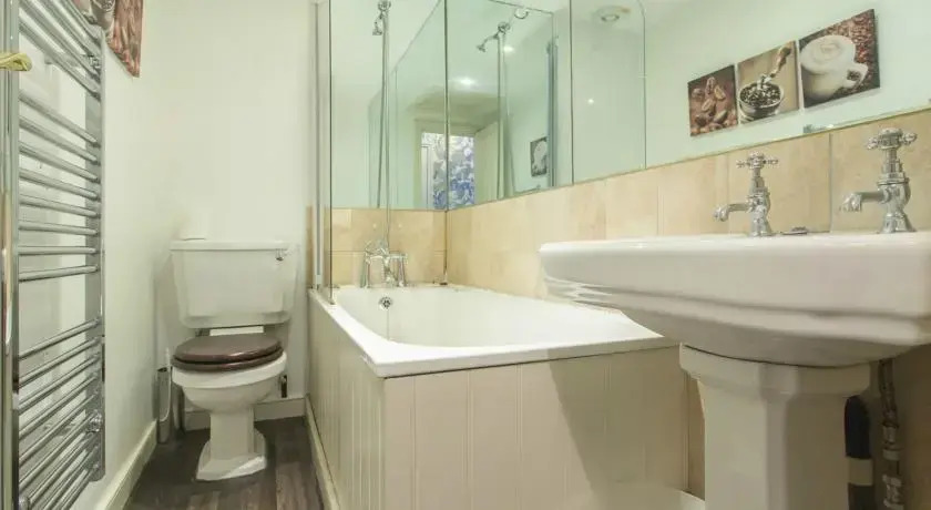 FG Property - Earls Court, Philbeach Gardens, Flat 9