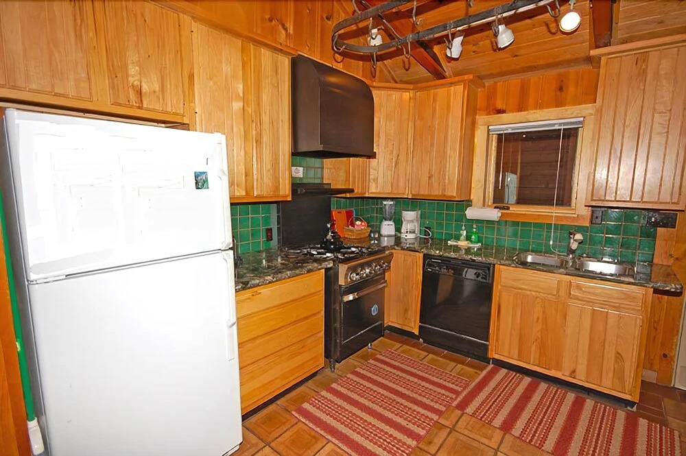 673 San Francisco Avenue by RedAwning
