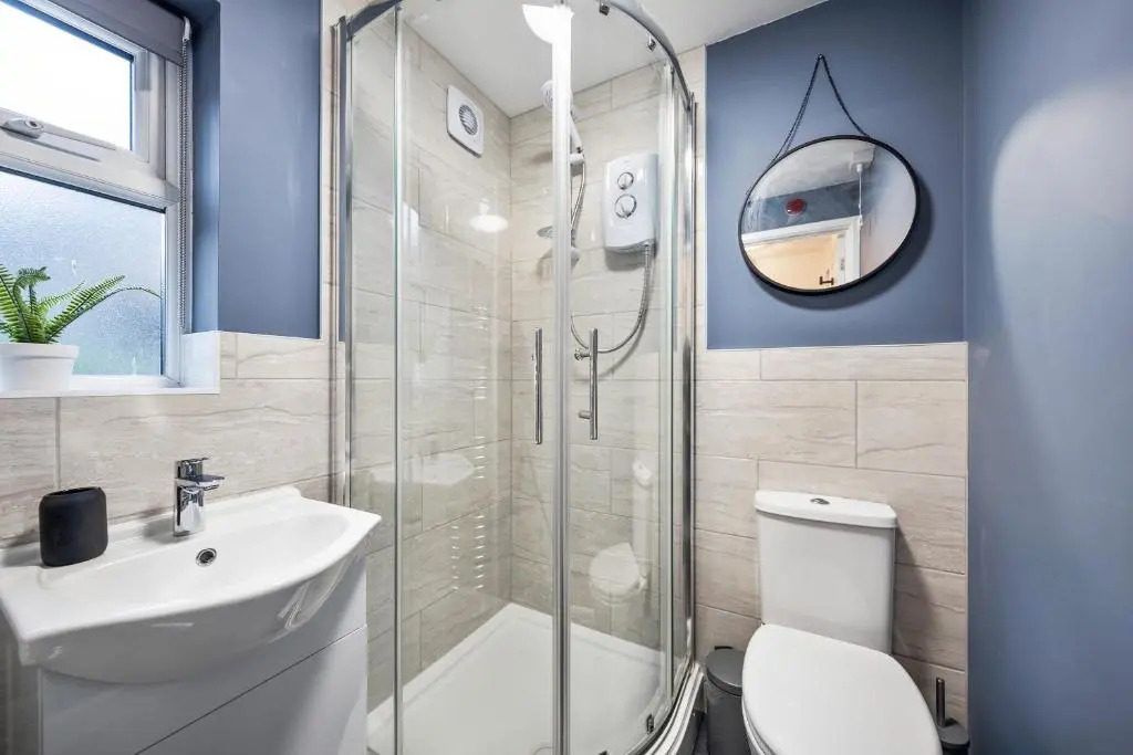The Mount 7 bed house Sleeps 14 ENSUITE Free HS WIFI TVs in rooms CITY CENTRE Inspire Homes