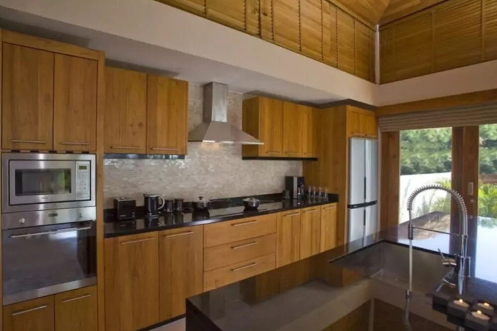5 Bedroom Beachfront Villa - Chef Maid Nanny