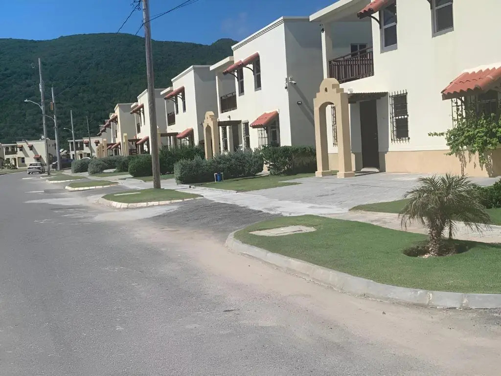 C-Vue Villa "Pool AC Gated SeaFront"