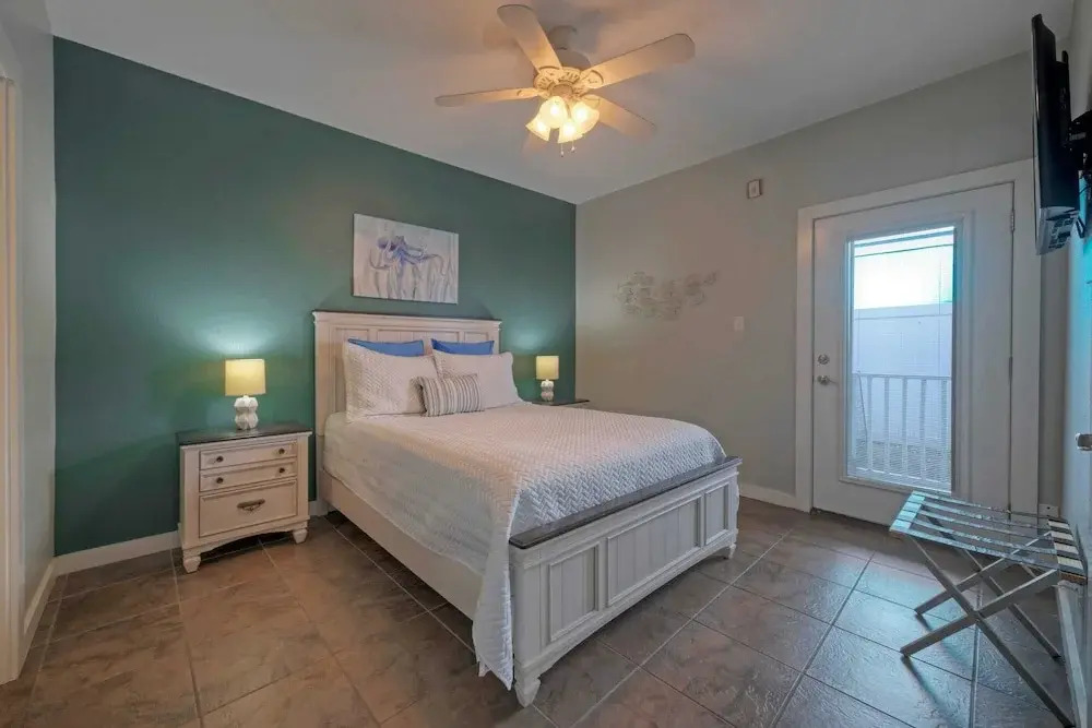 7 Costa Bahia Condos Sleeps 42 + Pool Minutes to the Beach