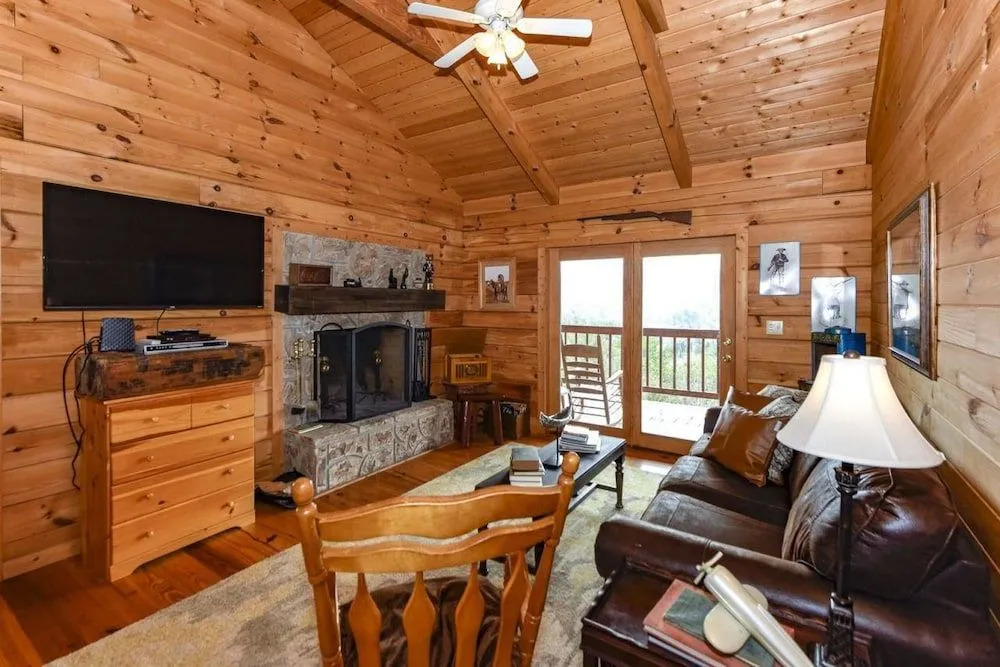 Pauley Robin Cabin