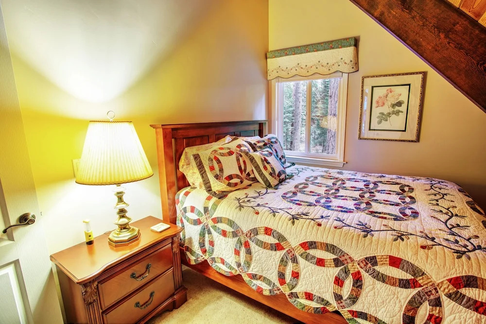 Lloyds Lodge Vacation Rental 4 Bedrooms 2 Bathrooms Home