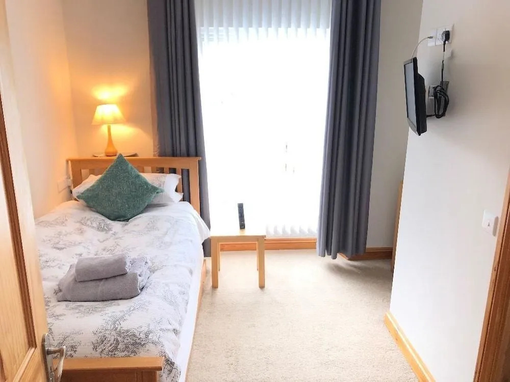 Crossvilla Guest House & Tea Room