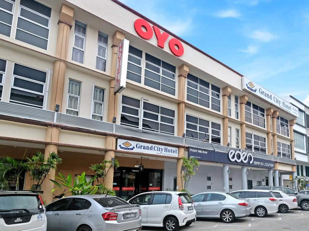 OYO 546 Grand City Hotel