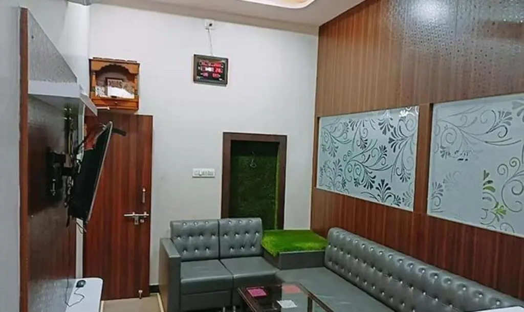 Fabhotel Ambuj