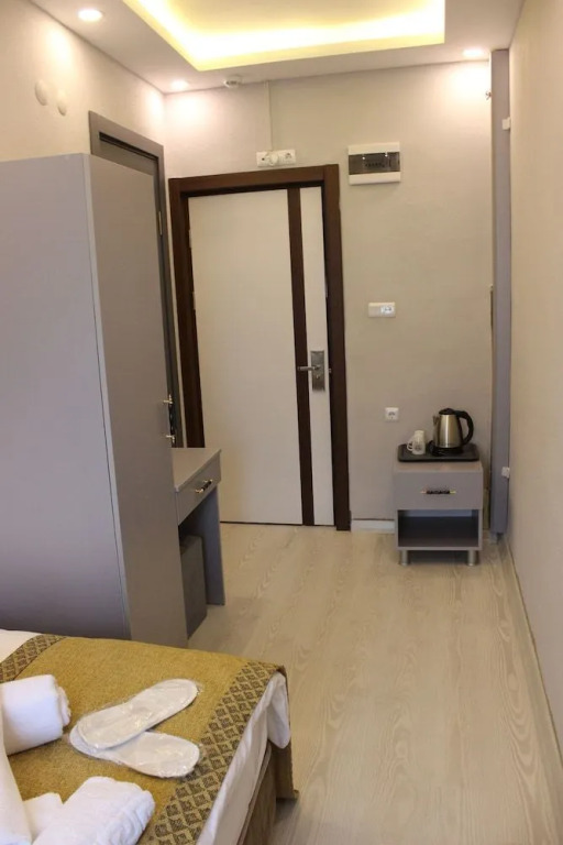 Class Hotel