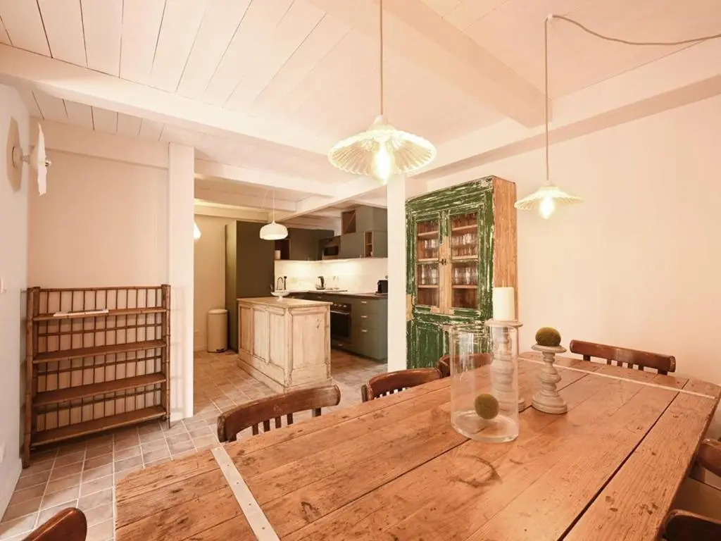 Maison Rénovée avec Jacuzzi et Cuisine d'Été au Centre du Village - FR-1-434-97