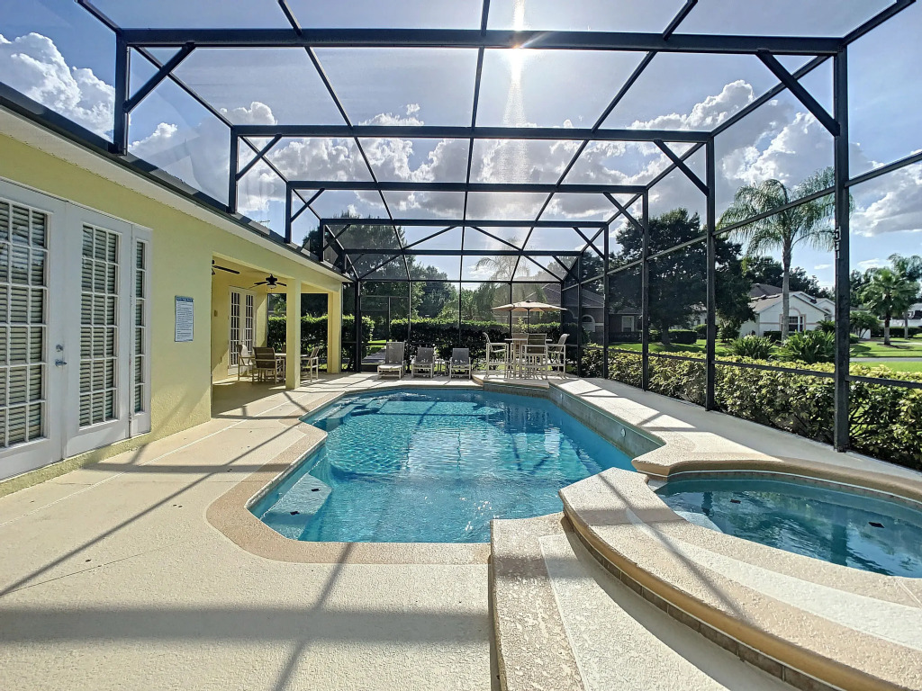 Fantastic 7 Bed 6 Bath in Prestigious Gated Comm