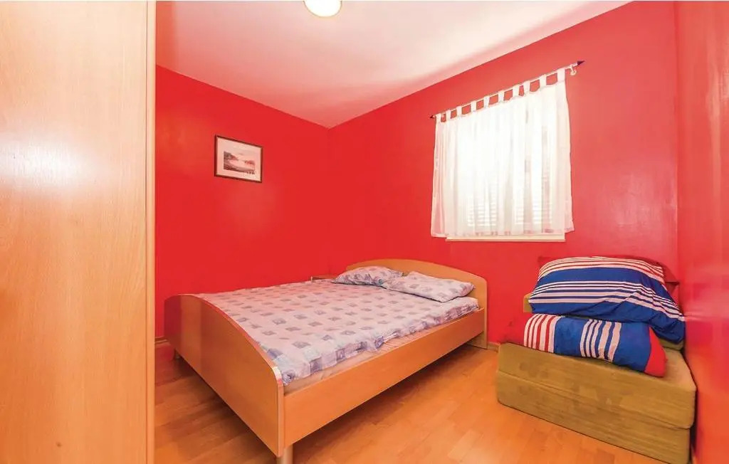 Apartments Stjepan with Balcony, Novalja