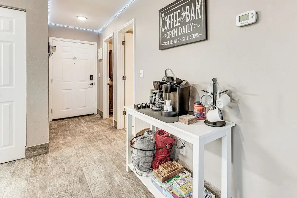 1 Mi to Silver Dollar City! Lake-view Family Haven