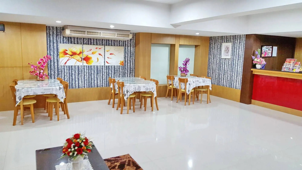 Golden Pool Hotel