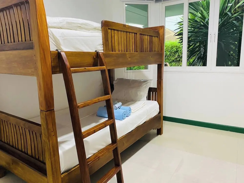 Hidden Villa Oasis Private Pool 2km to BeachMall