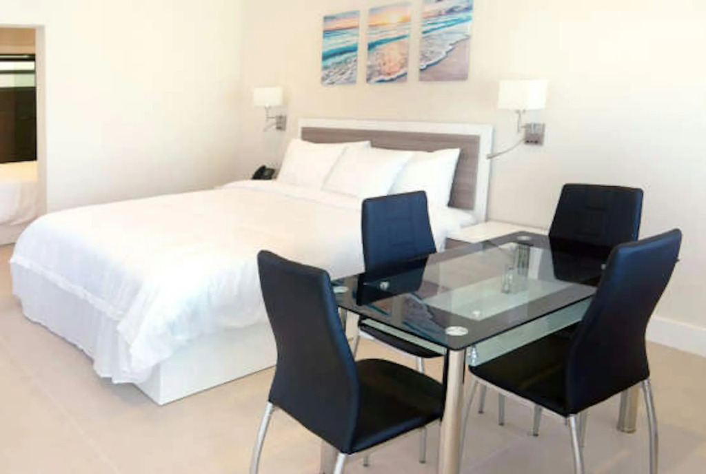 Diane Oceanfront Suites