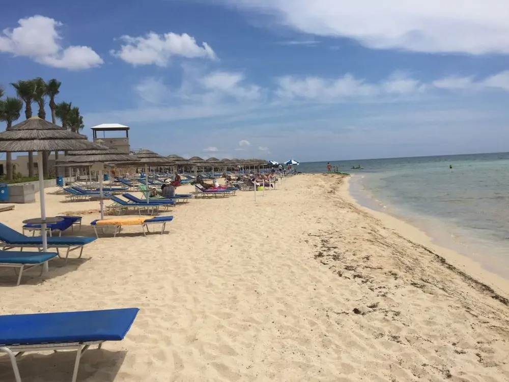 2 Bed Flat - Sleeps 4 - Pool - Parking - Wifi