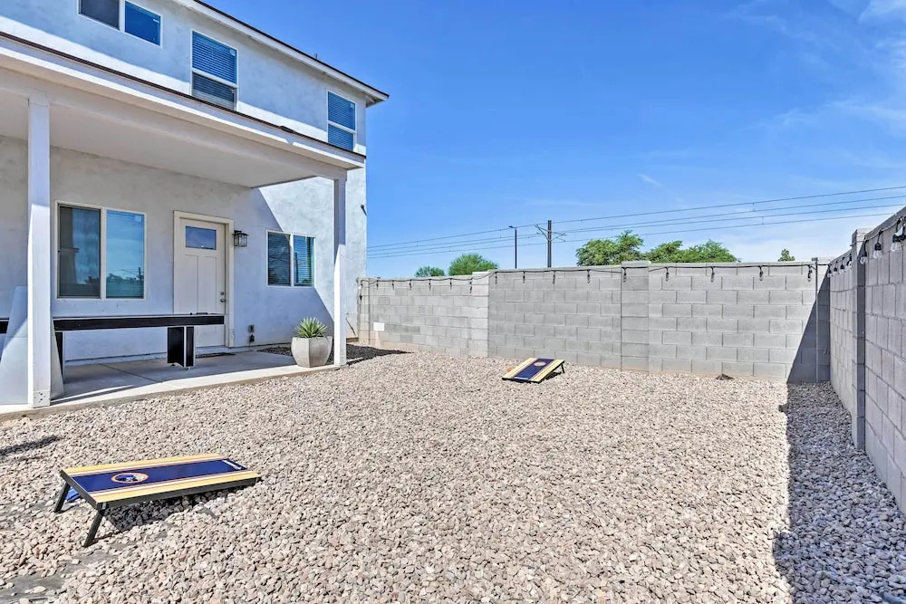 7 Mi to Dtwn Phoenix: Home w/ Patio & Yard