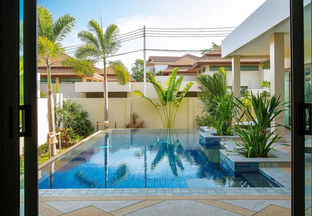 Shanti Estate by Tropiclook