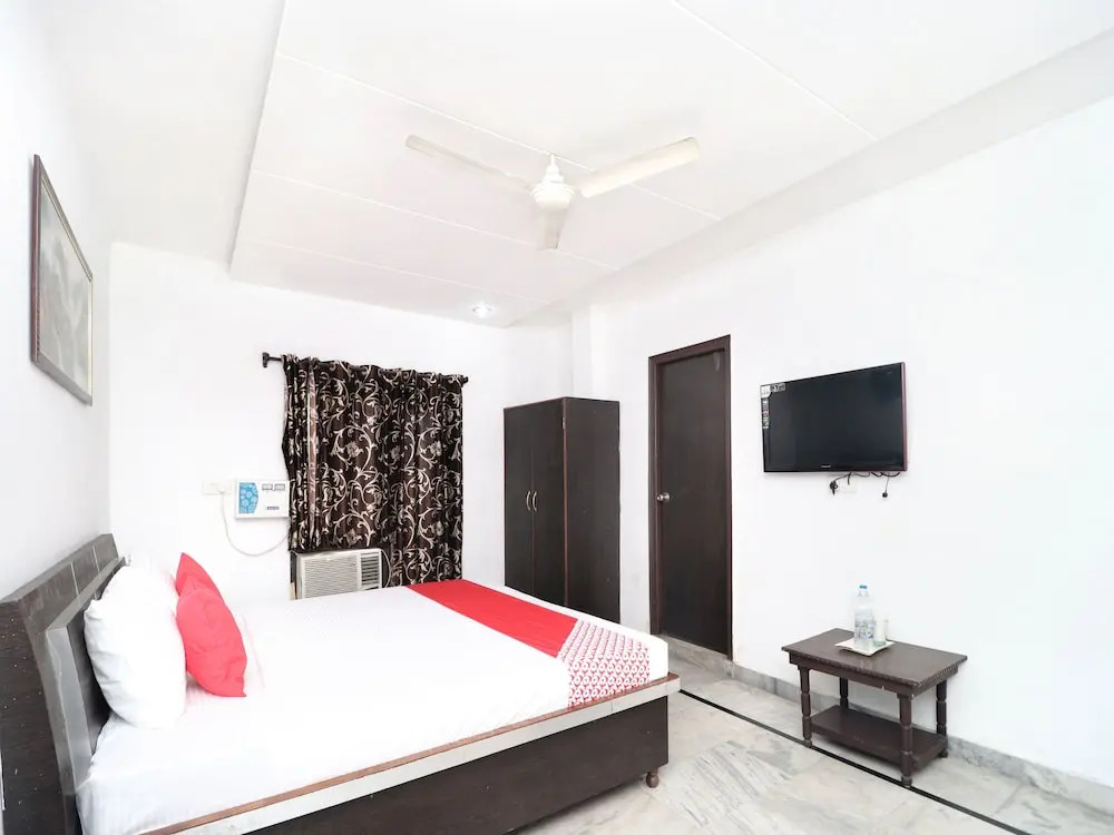 OYO 14985 Hotel S K